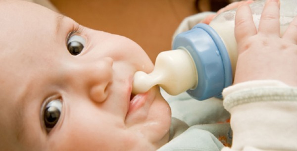 4 luu y ve cach lua chon cac loai sua bot cho be.jpg3  - 4 lưu ý về cách lựa chọn các loại sữa bột cho bé