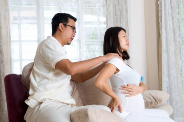 Massage giup ba bau nhanh khoe 600x398 - Cách chăm sóc mẹ bầu khi bị cúm