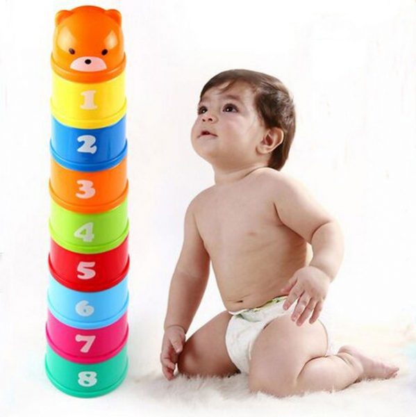 Đồ chơi xếp bát chồng lên nhau rất đơn giản và được nhiều bé ở độ tuổi từ 3 - 5 tháng yêu thích