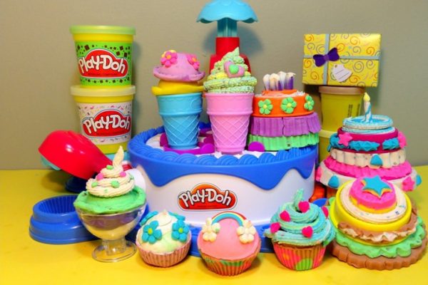 dat nan Play Doh. 600x400 - 4 món đồ chơi ý nghĩa nhất cho bé nhân dịp Giáng sinh