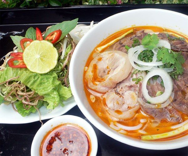 Bún bò ấp Ánh Sáng nổi tiếng của Đà Lạt