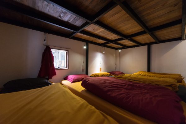 khong gian phong dorm cua yolo hostel and bar Nha nghi gia re o Da Lat 600x401 - Top 10 nhà nghỉ giá rẻ ở Đà Lạt ngay trung tâm thành phố không nên bỏ qua